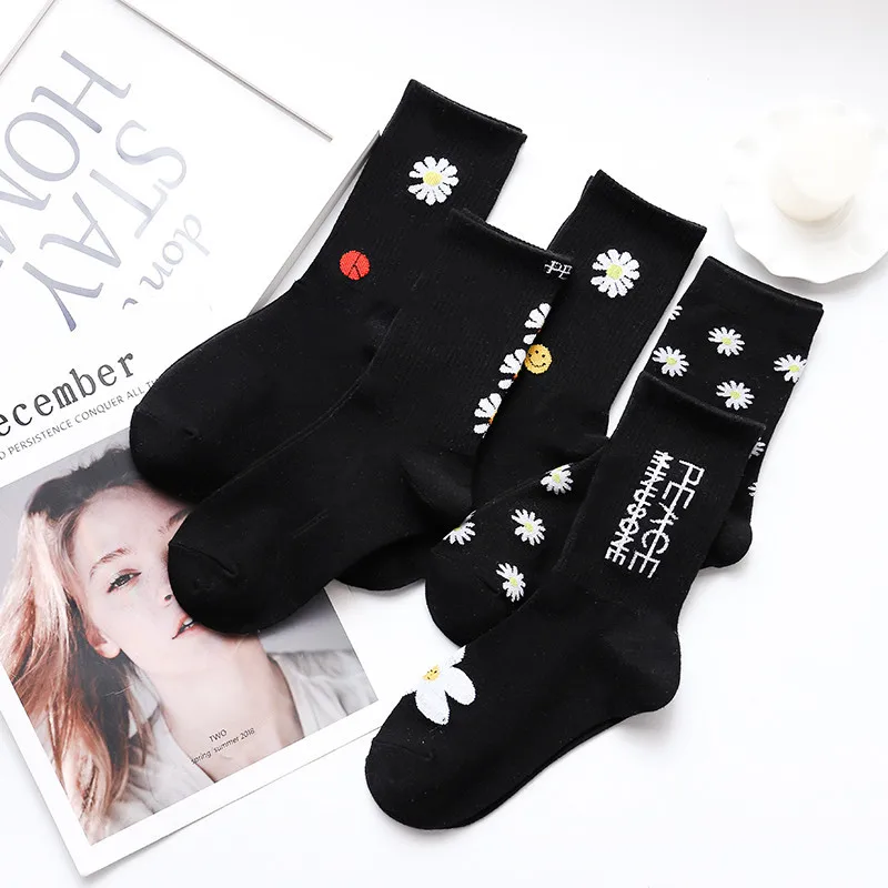 

Korean Version Small Daisy Unisex Cotton Socks Flower Smiley Pattern Black Funky Personality Harajuku Men Long Funny Cute Socks