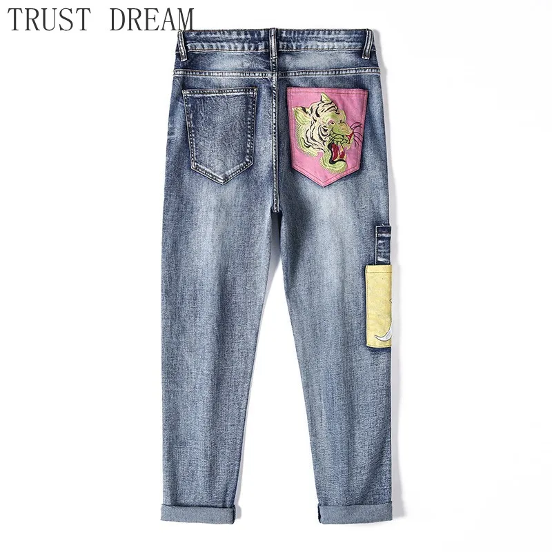

2020 Ins Men Embroidery Tiger Jeans Blue Regular Patchwork Pocket Chinese Character Male Casual Denim Pants Streetwear Trousers
