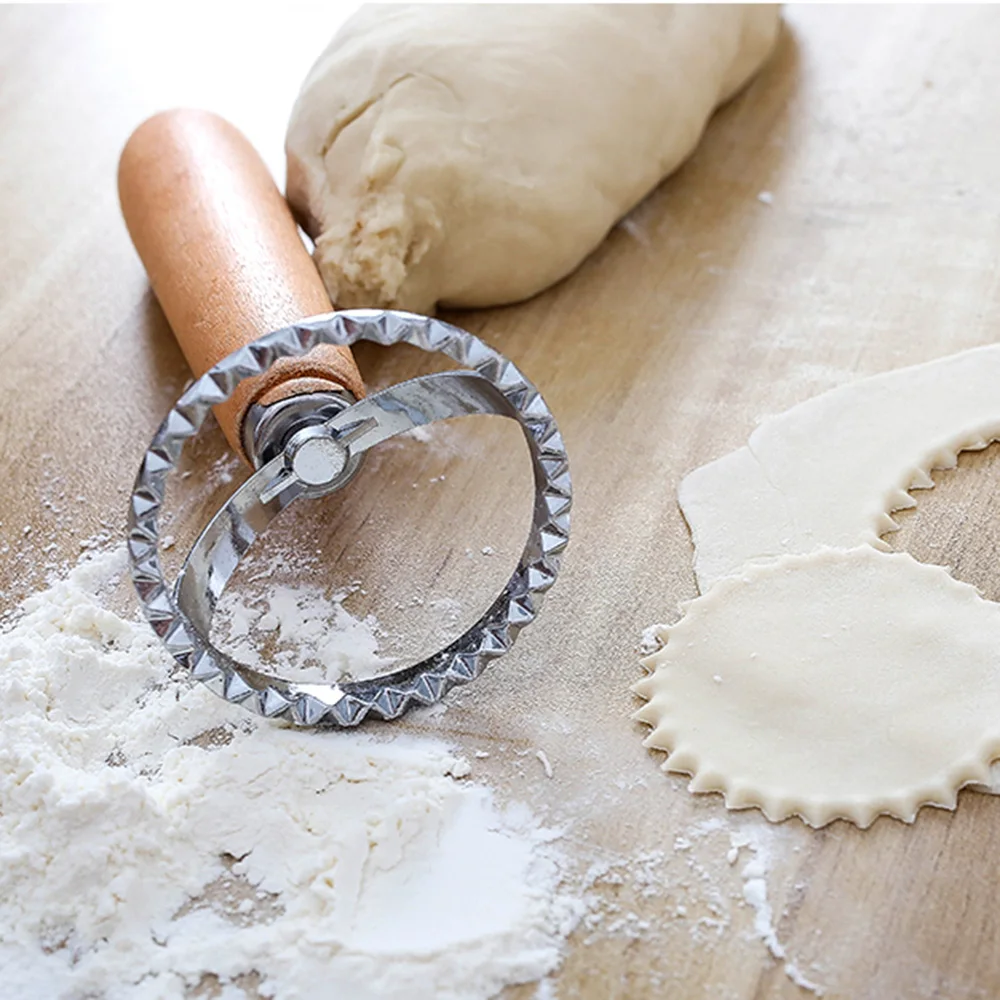 

6.5cm Round Jagged Edge Pastry Maker Dumpling Wrapper Cutter Ravioli Stamp Pasta Molding Press With Wood Handle Kitchen Tools