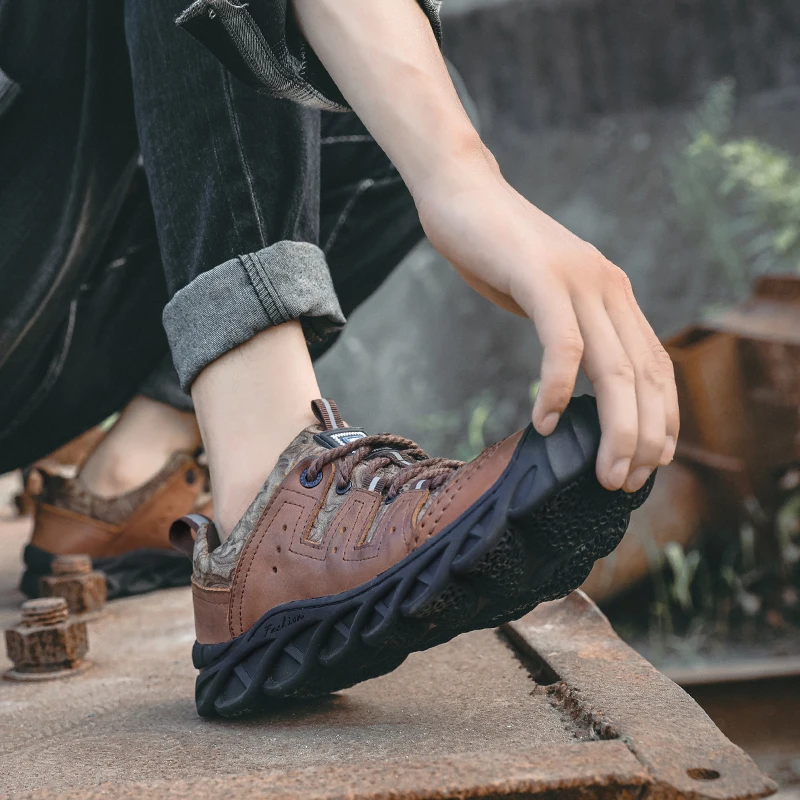 Hiking Shoes Men Summer Winter Outdoor Warm Fur Non Slip Fashion Footwear Boys Outdoor Work Ankle Boot Genuine Leather Rubber