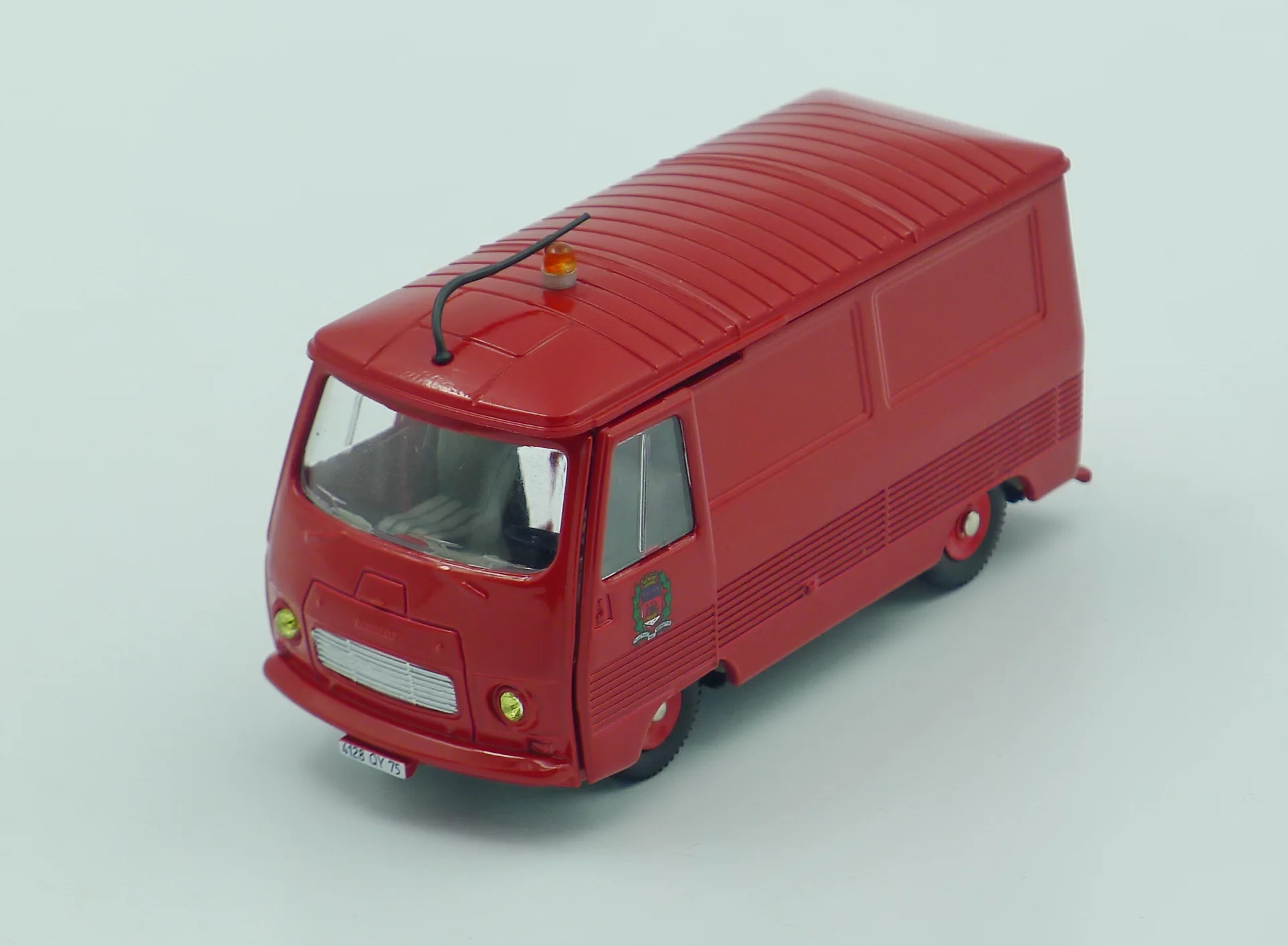 Тележка Atlas Dinky 570 P + PEUGEOT J 7 литые игрушки 1:43|Наземный транспорт| |