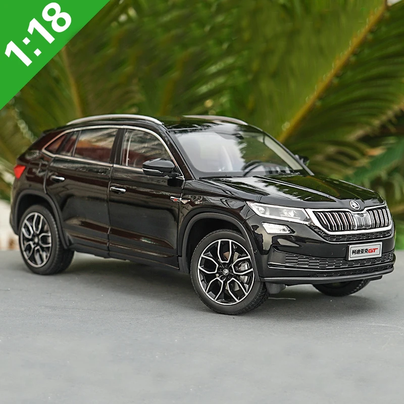 Черный 1/18 Skoda KODIAQ GT SUV литая модель металлическая модель автомобиля SUV Hobby черный красный подарок для мальчиков Коллекция - Цвет: Черный