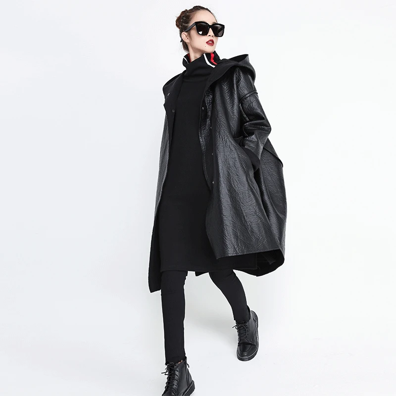 Куртка свободного кроя с капюшоном черного цвета из искусственной кожи, толстая куртка большого размера, пальто для женщин на зиму и осень, теплая флисовая подкладка, длинная парка из искусственной кожи