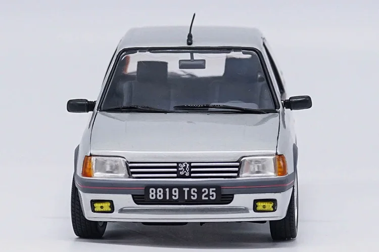 1:18 1991 PEUGEOT 205 GTI литая под давлением Модель автомобиля игрушки Металлическая Модель автомобиля оригинальная коробка