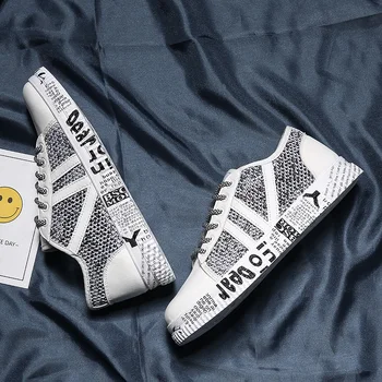 

The new hollow flying woven graffiti couple shoes, fashionable design, exquisite workmanship, comfortable to wear and windy