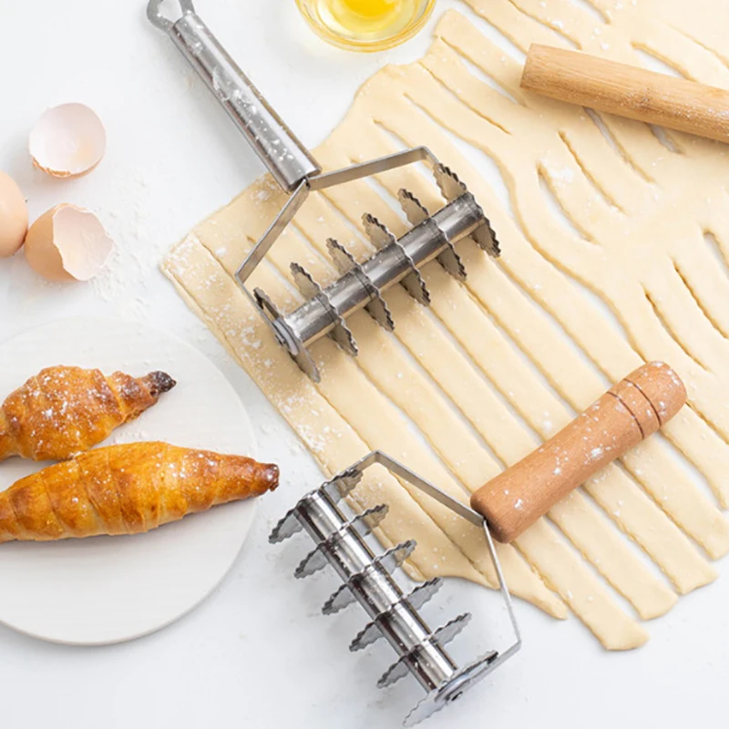 1pcs Pressing Machine Non-slip Handle Kitchen Gadgets oodle Section Shallot Cutter Spaetzle Makers Noodles Cut Knife Manual n