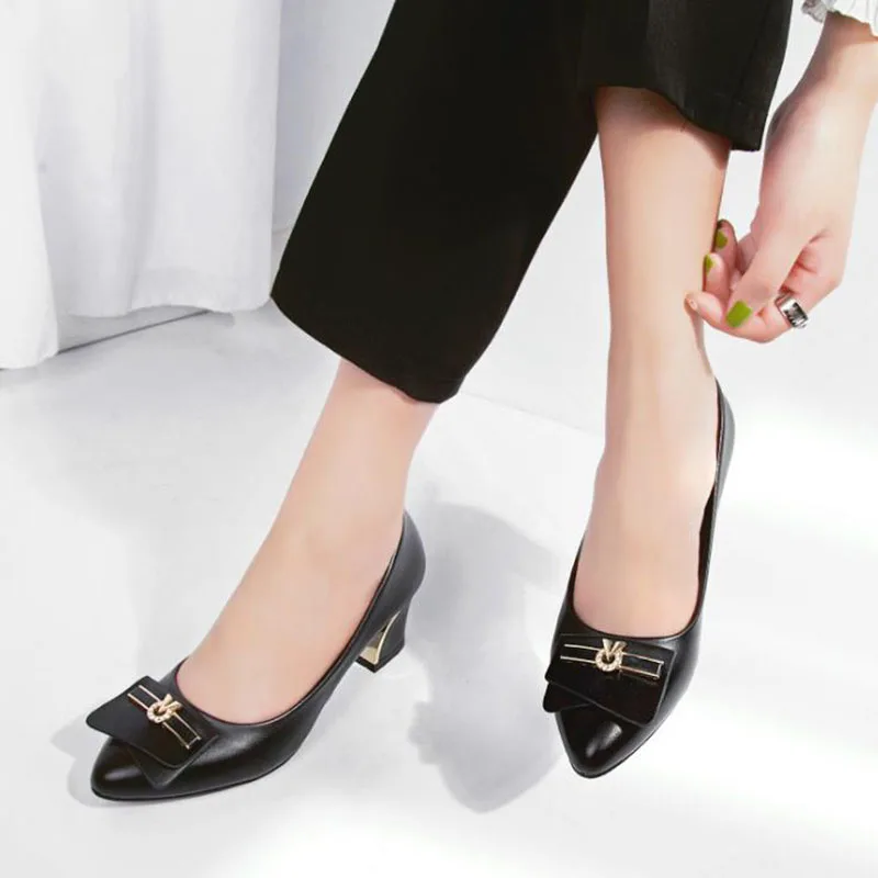 

2019 new pointed Patent Leather Classic women's high heels professional single shoes thick heels black women's shoes