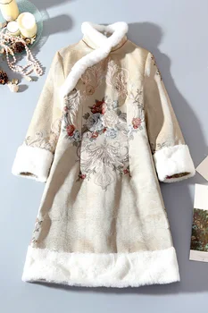 

2020 warm embroidery flower cheongsam chinese style elegant qipao vintage women mandarin collar velvet chinese dress gown