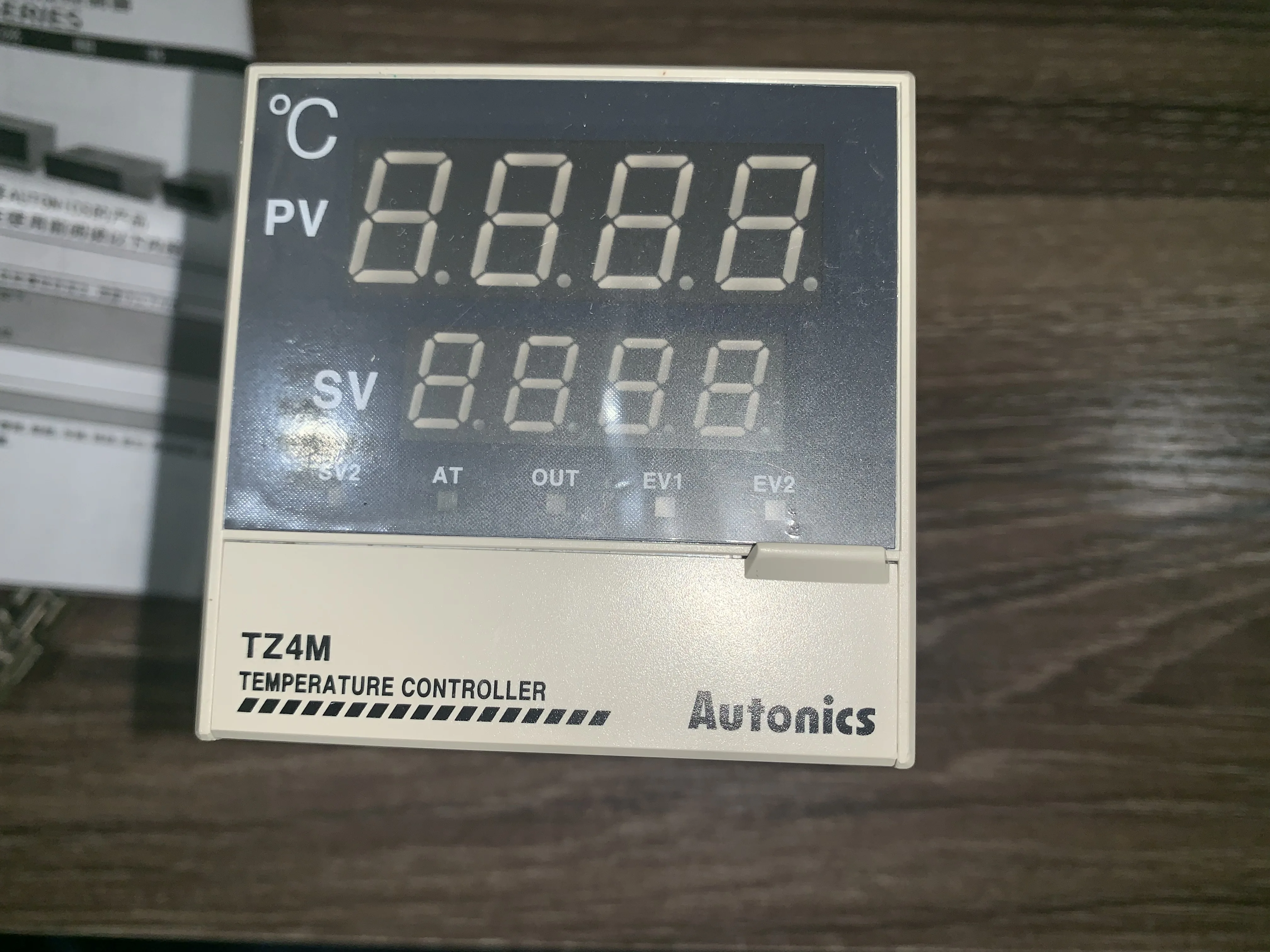 New original authentic TZ4M14R Autonics thermostat temperature