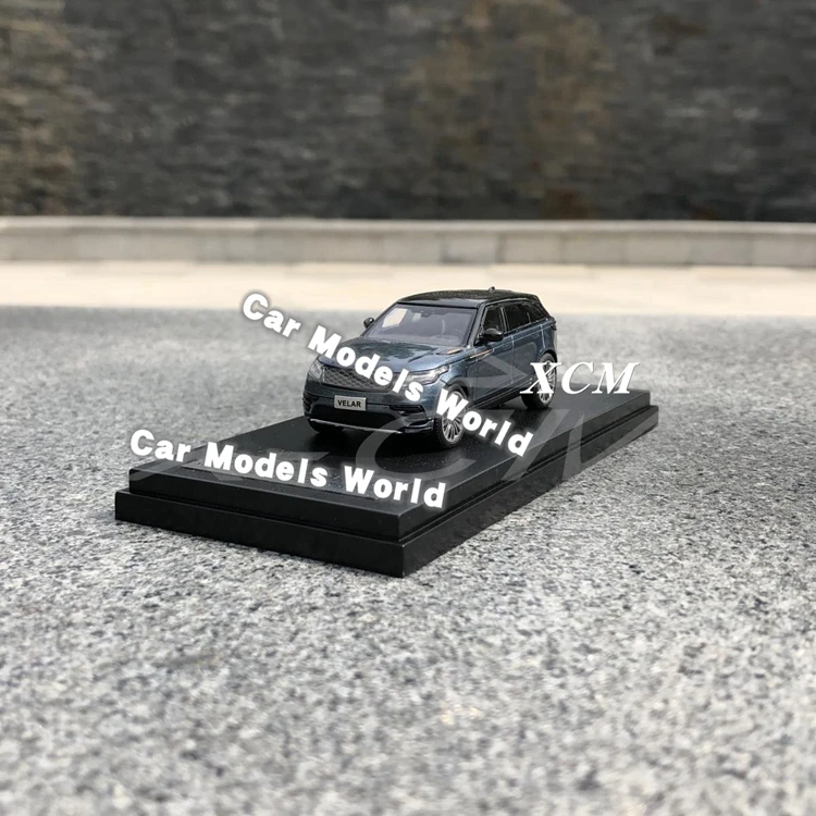 Литая под давлением модель автомобиля для ЖК-моделей Velar 1: 64(синий)+ маленький подарок