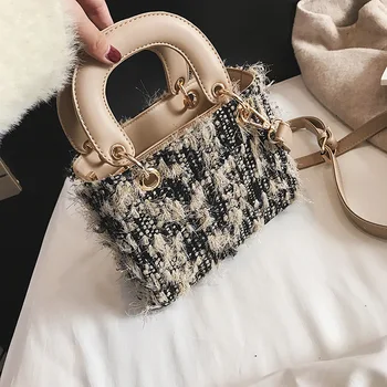 

Fairy Small Bag Female 2019 New Hong Kong Style Portable Fur Single Shoulder Small Square Bag Ins Tassel Wild Messenger Bag