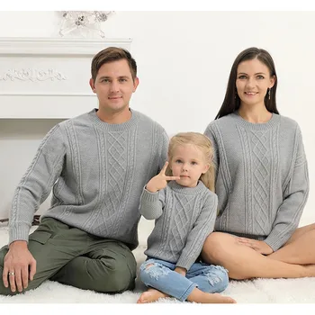 

2020 Family Look 2 Colors Solid Color Knitted Sweater Family Matching Clothes For Mom Daughter Dad Son Mommy And Me Sweater