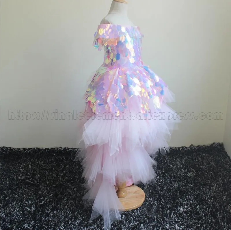 ; розовое платье с короткими рукавами и блестками; платье с цветочным принтом на шнуровке сзади; Детские свадебные платья