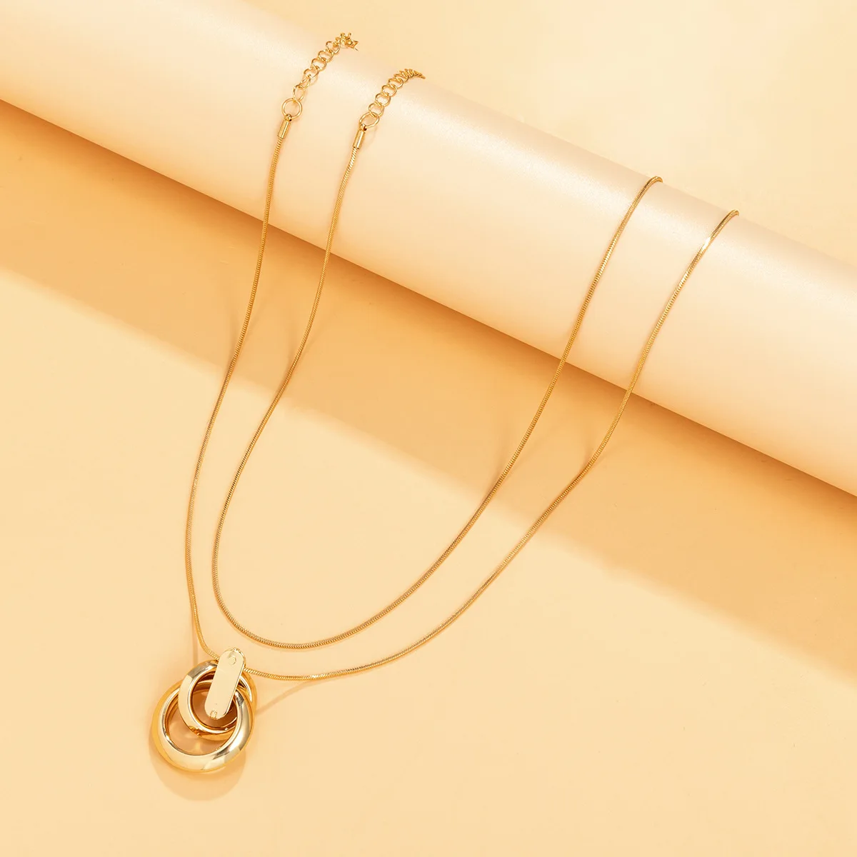 Twisted Pendant Snake Chains Necklace 
