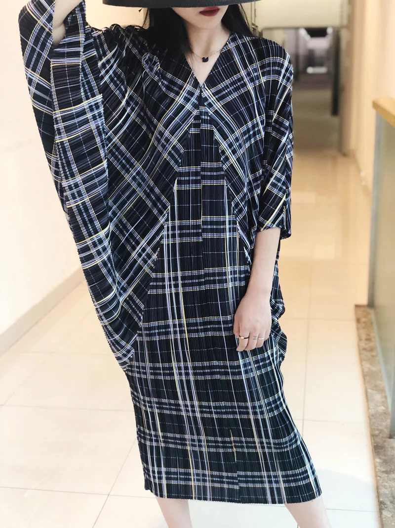 Miyake Плиссированное Платье Новые нерегулярные рукав летучая мышь клетчатые свободные тонкие Большие размеры женские оригинальные