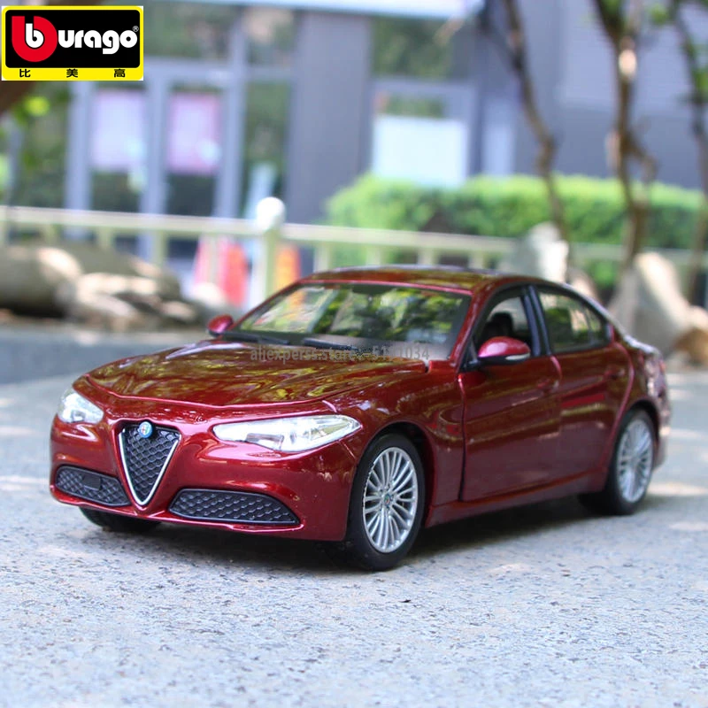 

Bburago 1:24 2016 Alpha Romeo sports car alloy car model simulation car decoration collection gift toy