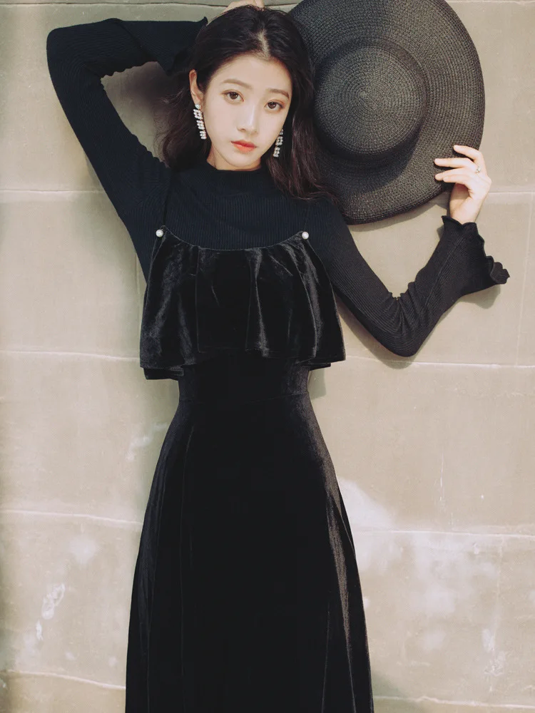 

French Retro Waist Hugging Black Dress Camisole + Versatile Base Sweater Two-Piece Set