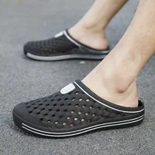 Летние новые стильные мужские пляжные пористые туфли с закрытым носком и вырезами легкие Нескользящие сандалии с покрытием
