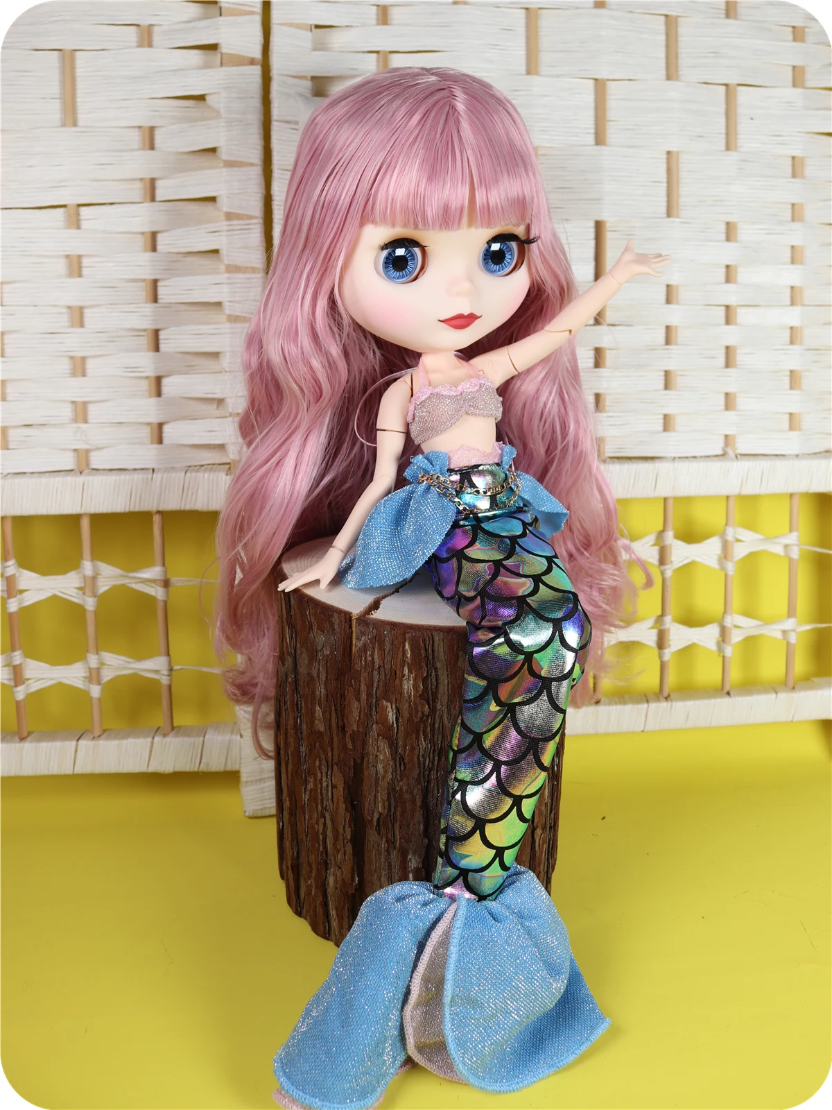 Nina – Premium Custom Neo Blythe Manika na may Pink na Buhok, Puting Balat at Matte na Cute na Mukha 1