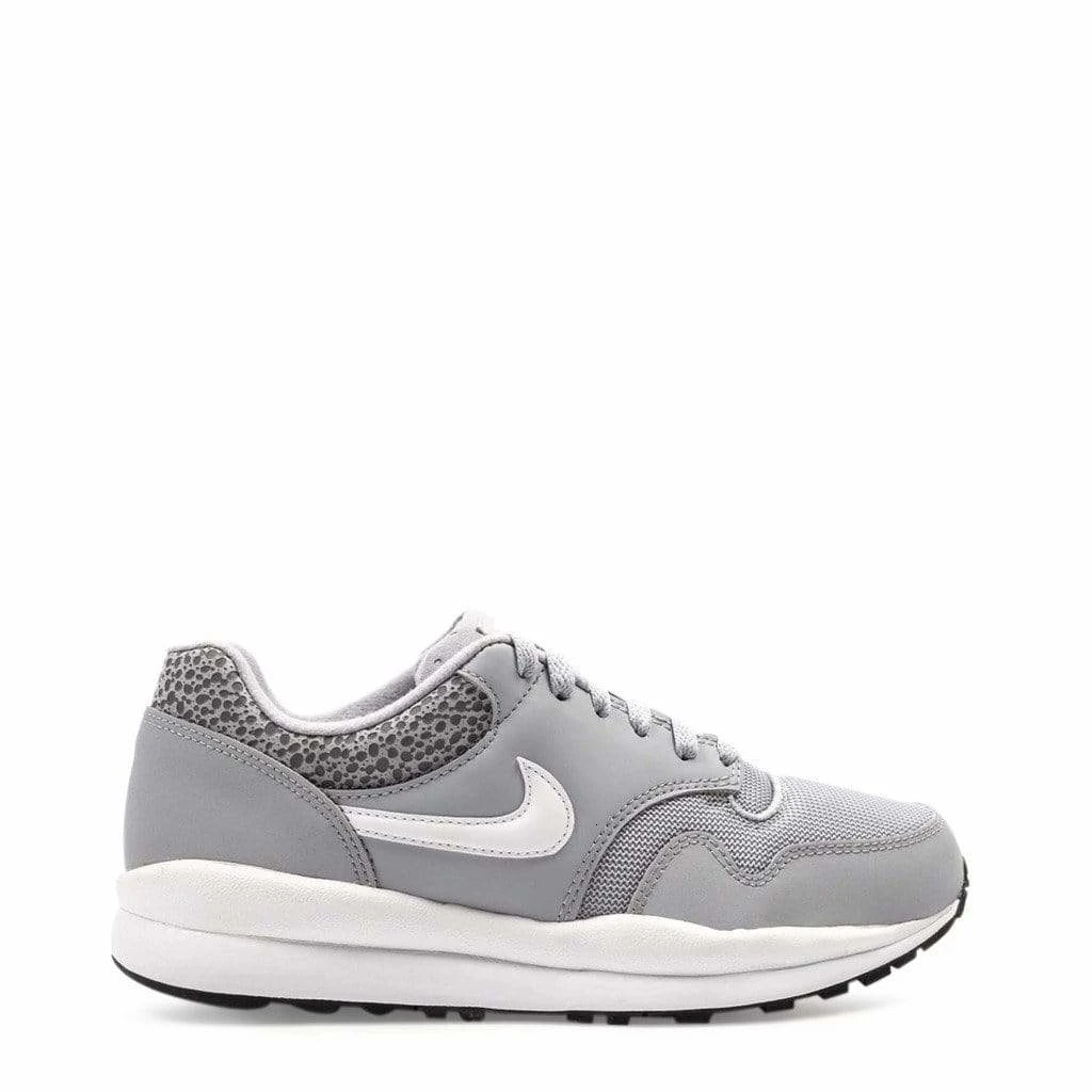 Nike- AirSafari