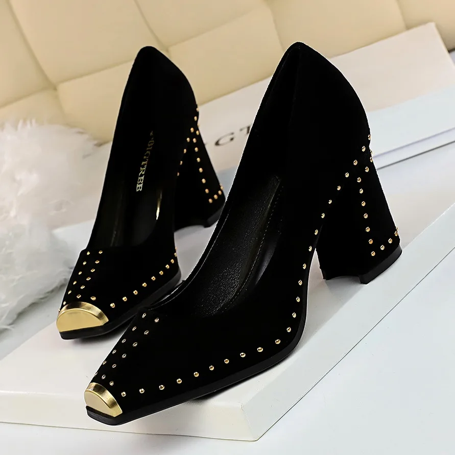 

Bigtree Shoes 2019 Autumn Classic Pumps Fashion Wedding Shoes Black Rivet High Heels Square Heel Women Shoes Sexy Party Shoes