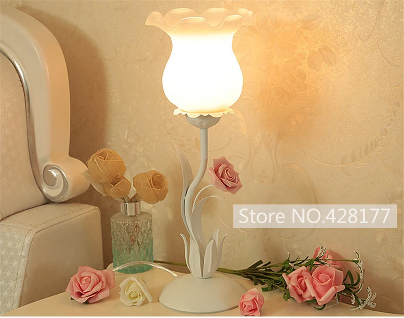 American country wrought iron table lamp Korean pastoral landscape table lamp bedroom study bedside glass flower table lamp