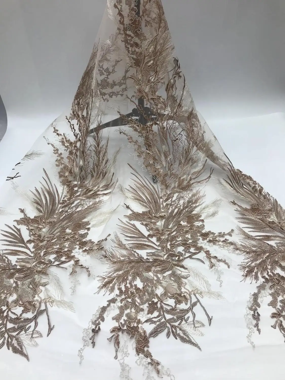 

Gold thread embroidered tulle lace fabric 5 yards 2020 new French luxury lace fabric hx-3876