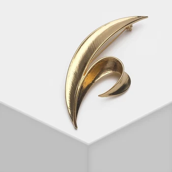 

Amorita boutique Realistic leaf texture brooch