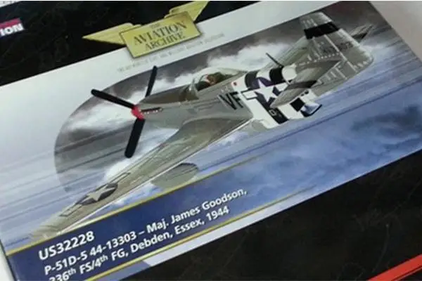 Модель самолета корги P-51D 44-13303 май Джеймс Гудсон 336th FS/4TH FG DEBDEN ESSEX 1944 Mustang 1/72 литая