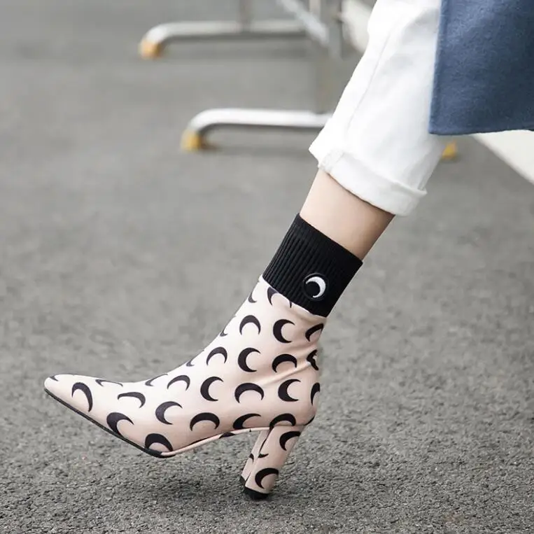 

2019 new autumn boots women's boots with the same stretch thin socks boots thick with moon boots pointed boots