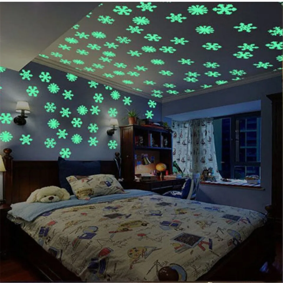 

50pcs 3D glow in the Dark Stickers Fluorescent Snowflake Wall Mural Christmas Sticker Window Room Decoration Luminous Xmas Gifts
