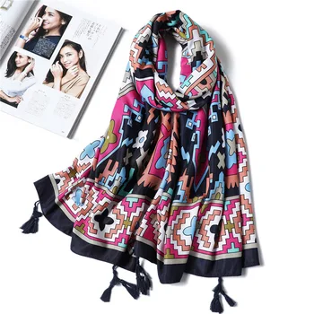 

2020 Luxury Brand Beach Scarf Print Boho Foulard Female Scarf with Tassel Summer Cotton Scarf Shawl Hijabs Beach Stoles Bandana