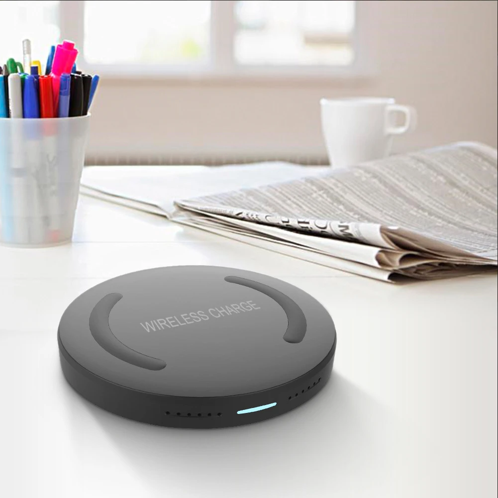 5W Overvoltage Protection Round Pad Travel Smart Wireless Charger Mini Non Slip LED Indicator Portable Desk Phone For IPhone X