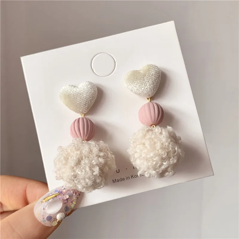 

South Korea Elegant Simple Winter Furry Ball Ear Stud Sweet GIRL'S Velvet Heart Shape Teddy Furry Ball Women Fashion Earrings