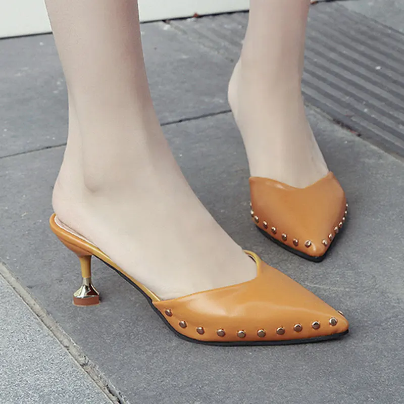 

Size 35-40 2019 New Arrival Spring/Autumn Female Slippers Women Pointed Toes Low Heels Solid Shoes Woman Rivet Outside Slippers