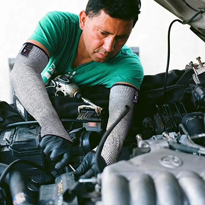 Käsivarsi viiltosuoja lihanleikkaamiseen. Käsivarsi viiltosuoja lihanleikkaamiseen.