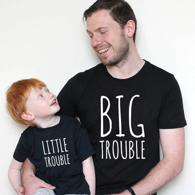 Одинаковые комплекты одежды для всей семьи с надписью «Big Trouble and Little Trouble» хлопковая футболка для папы, дочки и сына Комбинезон для маленьких мальчиков и девочек