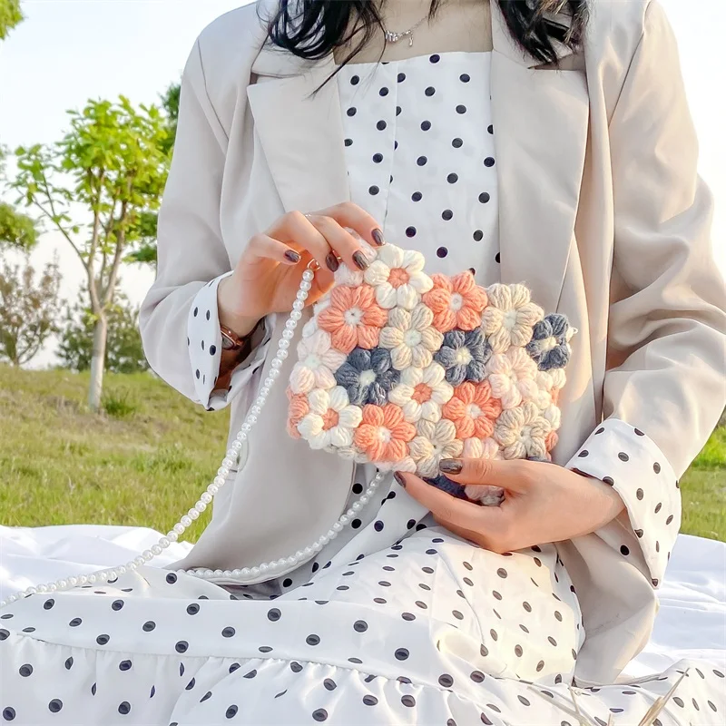 Hand woven woolen Crochet bag with puff flowers women 2020 new creative chrysanthemum messenger bag