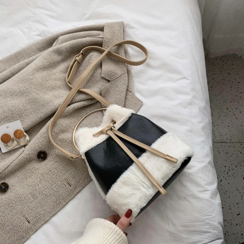 iVog New Arrival Everyday Female Small Crossbody Messenger Handbag Fur cc Geometric Fashion Bucket Bags for Women - Цвет: Черный