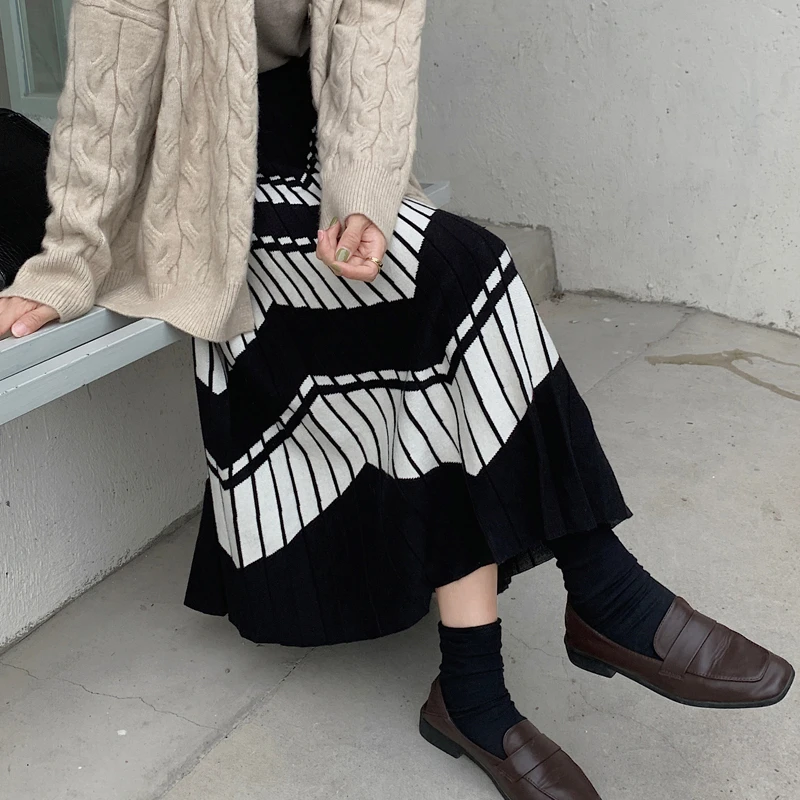 New 2021 Autumn Winter Women Skirts Striped Vintage Elegant Lady Knitting Fashionable Pleated Wild Long Skirts black maxi skirt