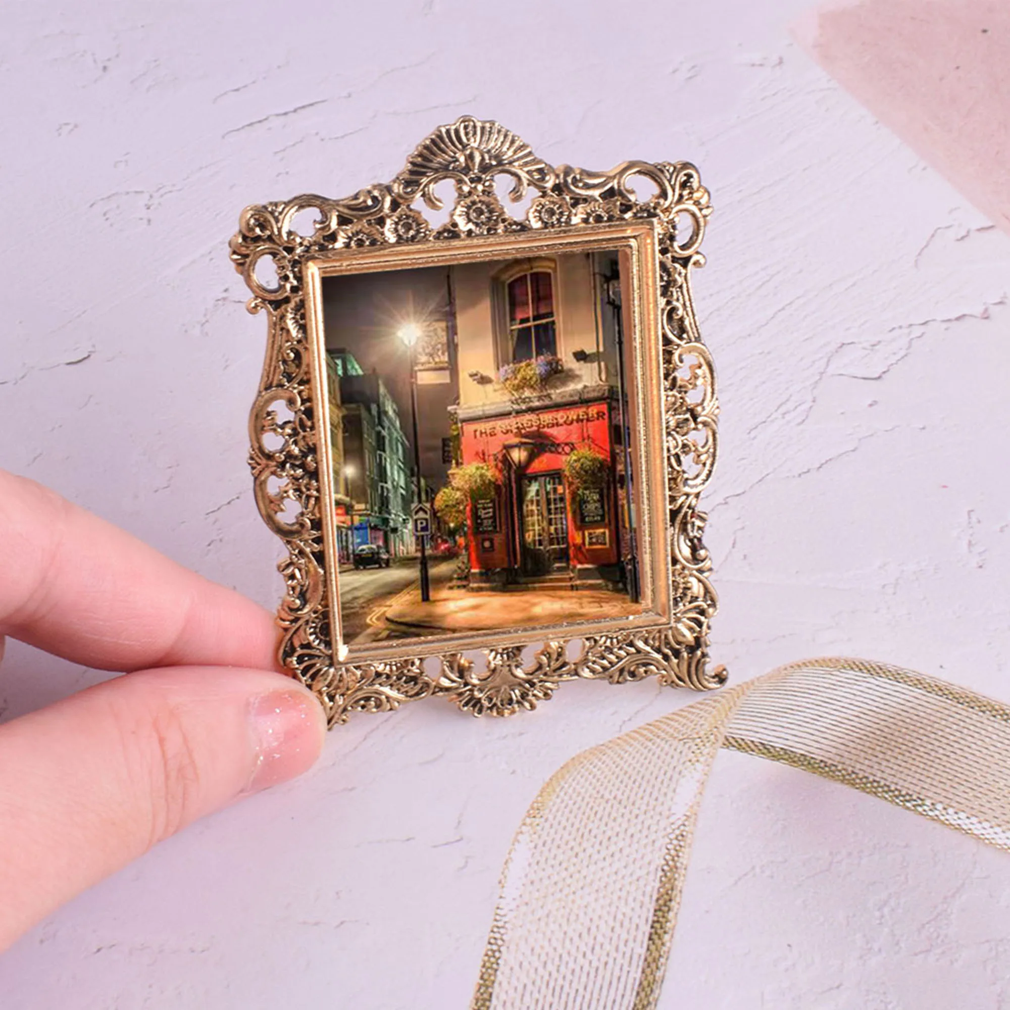 5 cornici in miniatura vintage per casa delle bambole con bordi dorati
