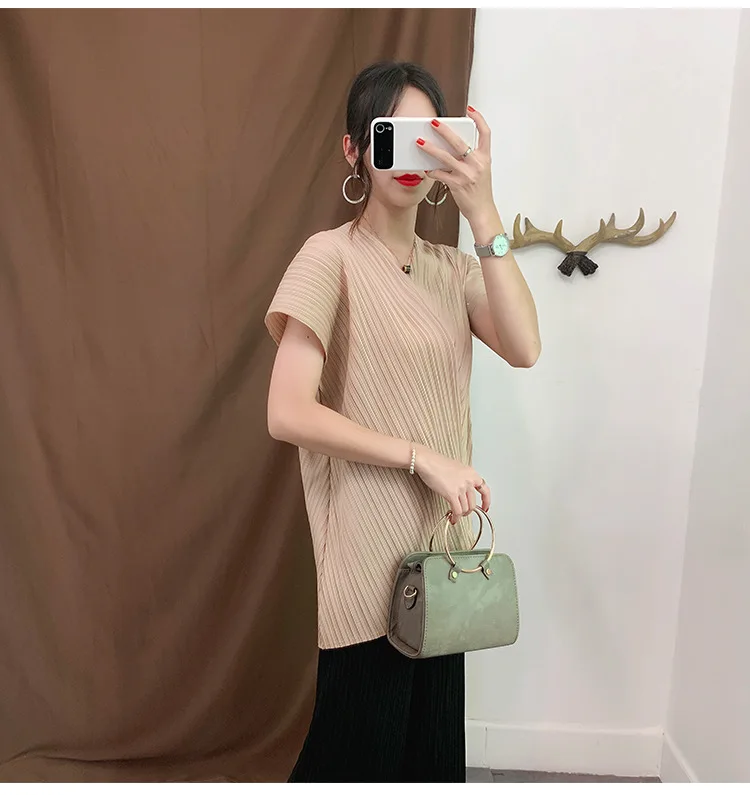 Miyake плиссированная футболка модная Новая летняя футболка с коротким рукавом топы с v-образным вырезом повседневные Асимметричные женские рубашки размера плюс