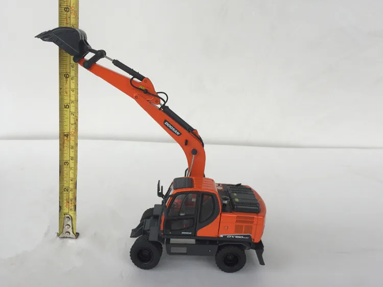Новая Коллекционная литая под давлением модель игрушки 1:50 Doosan DX150W-9C колесных экскаваторов строительство автомобиля игрушка для дисплея, бизнес подарок