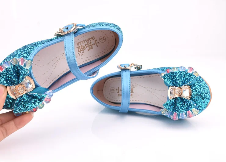 Детские туфли принцессы для девочек, Повседневная блестящая детская обувь на высоком каблуке с бабочкой