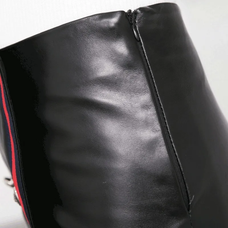 8776285616_698370517_conew1