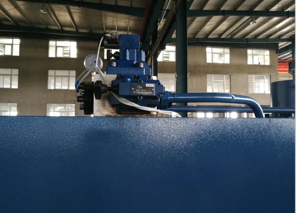 QC11K-6* 2500 машина для резки листового металла с системой E21S