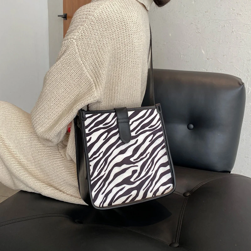 

Cute Cow Pattern Crossbody Bag for Women Designer Zebra Shoulder Bags Houndstood Large Buckets Bag Female Big Tote Purses 2020