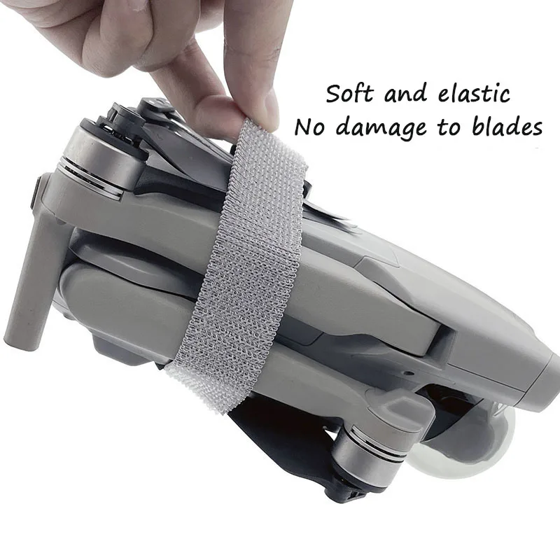 Gros plan sur la sangle de protection moteur enroulée autour du bras d'un DJI Mavic 2 Pro, avec texture antidérapante visible.