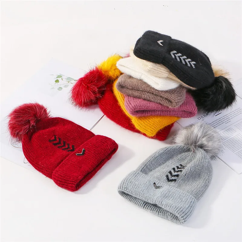JIUCE025 новые зимние толстые вязанные шапочки Skullies теплые помпоны вышивка металлический логотип вязаные шапочки Кепка