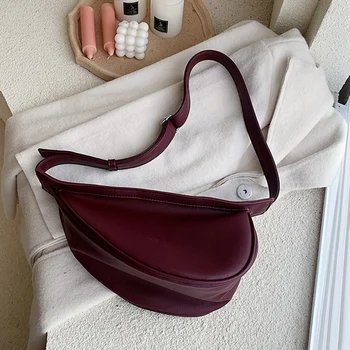 

Simple Texture Shoulder Bag Fashion Wild Messenger Bag Half Moon Leather Chest Bag